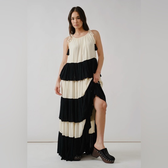 Aaron & Amber
Color Blocked Tier Maxi Dress - Picture 4 of 10